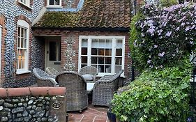 Quite Location Near The Quay, Newly Refurbished 2 Ensuite Kingsize Bedrooms